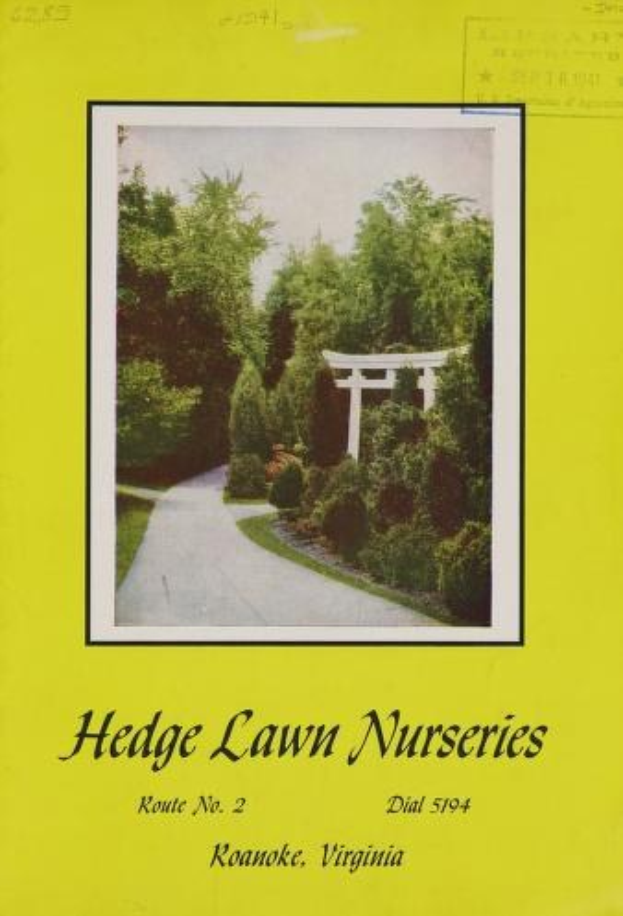 Plakat für Hedge Lawn Nursery in Roanoke, Virginia, mit Bäumen, Pflanzen, einem Weg und Himmel, sowie dem Text "Hedge Lawn Nurseries Route No. 2" unten.