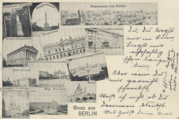 Alte Postkarte mit verschiedenen Bildern von Berlin, darunter Gebäude, Bäume und eine Statue, mit handgeschriebener Text.