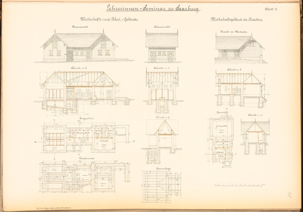Offenes Buch mit detaillierten Architekturplänen und Text neben einer Zeichnung eines Hauses