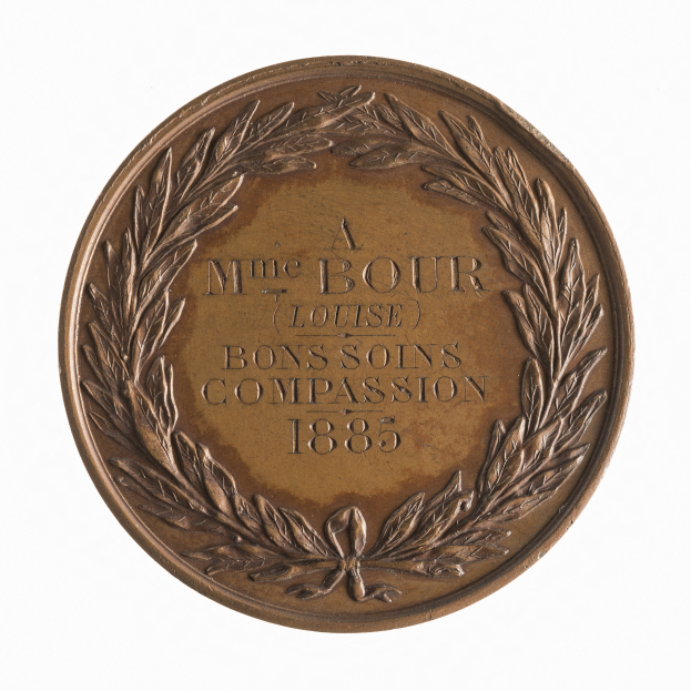Bronze-Medaille mit Lorbeerkranz und der Aufschrift "Bons Soins Compassion" auf wei├čem Hintergrund.