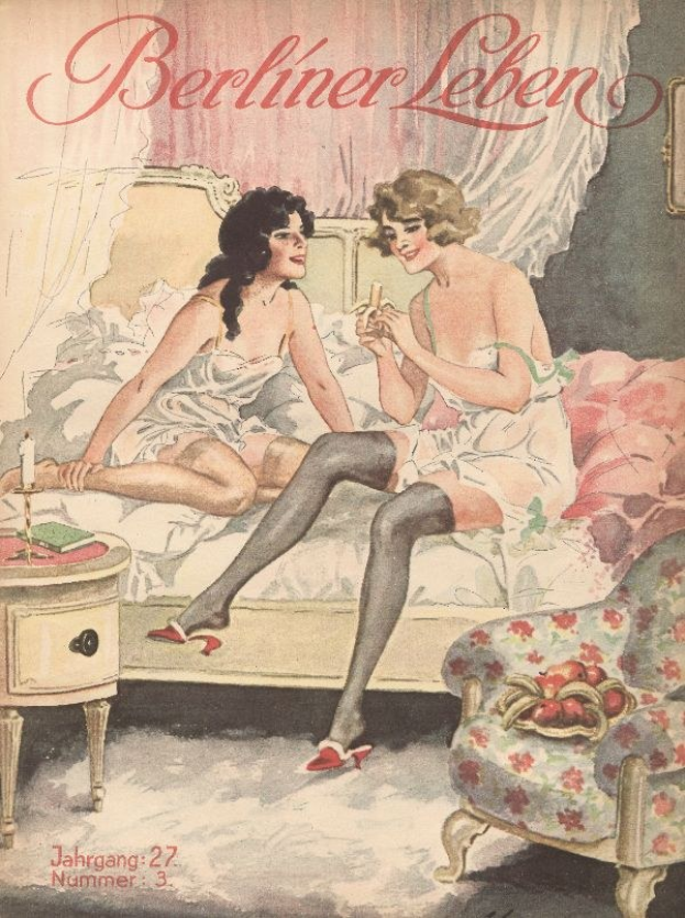 Plakat mit zwei Frauen auf einem Bett sitzend, einem Tisch und Gegenständen links, einem Vorhanghintergrund, einem Rahmen an der Wand und Text, der "Berliner Leben Nr. 27, 1930" an der Ober- und Unterseite lautet.