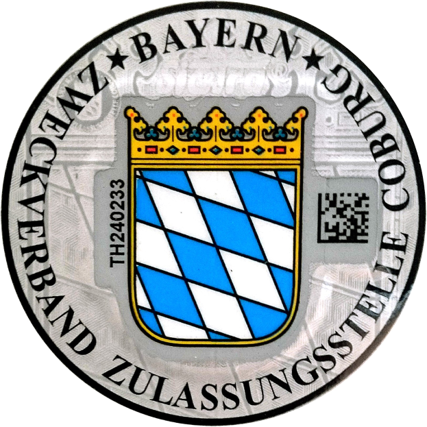 Bayerisches Wappen mit einem blauen Schild mit einem weißen Stern, einem gelb-weiß karierten Muster und einem weißen Rand mit der Aufschrift "Bayerisch" in schwarz.