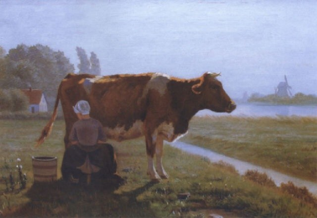 Eine Frau melkt eine Kuh auf einer grünen Wiese mit Pflanzen und Bäumen, einem Haus, einer Windmühle und einem Gewässer im Hintergrund unter einem klaren blauen Himmel.