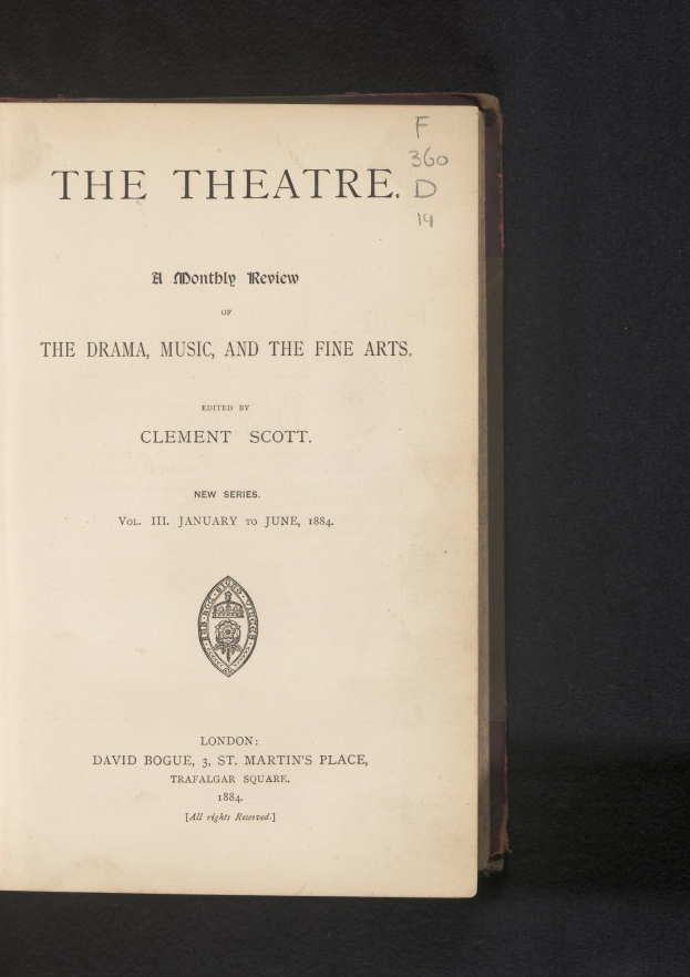 Titelbild eines aufgeschlagenen Buches mit dem Titel "The Theatre: A Monthly Review of the Drama, Music, and the Fine Arts" mit einer Seite mit Text und einem Logo.