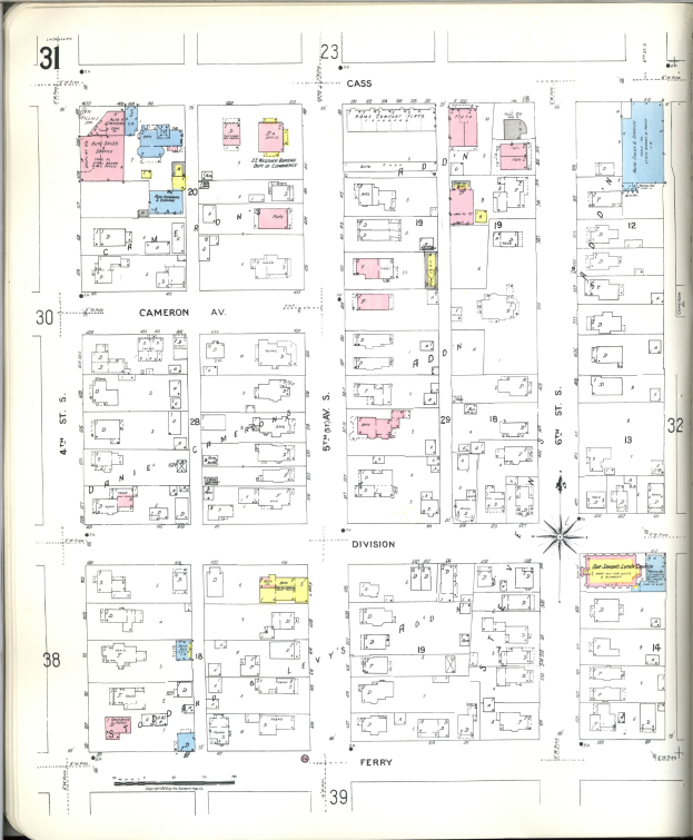 Ein altes Buch mit einer Stadtkarte aus den 1920er Jahren auf dem Cover, das Straßen, Gebäude, Parks und Landmarken zeigt.