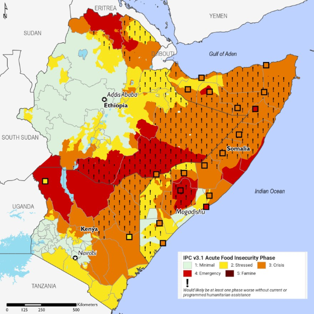 Karte von Afrika mit Farben, die verschiedene Grade der Nahrungsunsicherheit je Land anzeigen, begleitet von erklärendem Text.