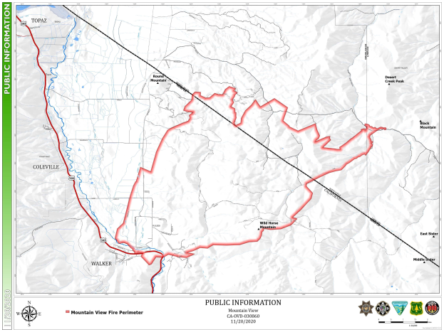 Eine detaillierte Karte eines geplanten Bergwanderwegs mit Landmarken, Text und Logos auf einem Plakat.
