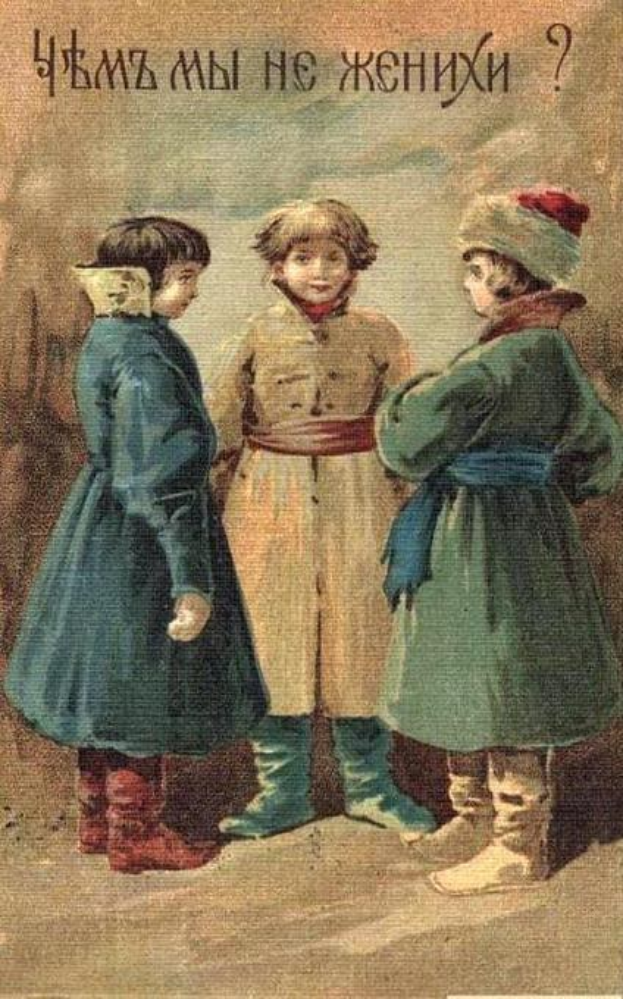 Alte russische Postkarte mit drei Kindern, die zusammenstehen und handschriftlicher Text, der wahrscheinlich einen fröhlichen Weihnachtsgruß wünscht.