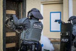 POL-ME: Hooligans greifen Ordnungsamt-Mitarbeiter an - 2507108